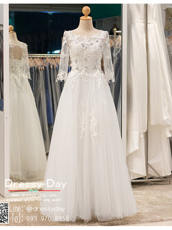 รหัส ชุดราตรียาว :BB143 ชุดแซก ชุดราตรียาวสีขาวมีแขนงานสวยมากๆ ประดับคริสตัสที่เอวเพิ่มความหรูหร่า