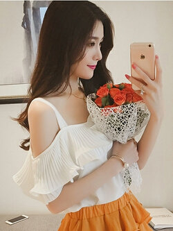 เสื้อแฟชั่น สายเดี่ยวแต่งอกระบายสวยหวานสไตล์เกาหลี รหัส 1580-สีขาว