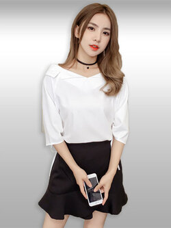 เสื้อแฟชั่นสีขาวคอปาดแบบสวยหวาน รหัส 2175