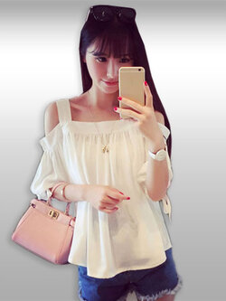 เสื้อแฟชั่นสีขาวโชว์ไหล่แบบน่ารักๆ รหัส 1940