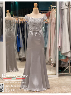 รหัส ชุดราตรี : PFL058 ชุดราตรียาว สีเงิน ไหล่ปาด ชุดราตรีสวยๆ แบบคล้องคอ ปักเลื่อม คาดด้วยผ้าชีฟอง โชว์แผ่นหลังเล็กน้อย ใส่ไปงานแต่งงาน งานเลี้ยง งานรับรางวัล งานกาล่าดินเนอร์ งานพรอม งานบายเนียร์ ชุดพิธีกร ชุดเพื่อนเจ้าสาว