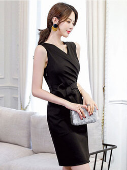 ชุดเดรสแฟชั่นสีดำคอวีผ่าหน้ามีสายผูกเอวใส่ไปงานได้สวยหรู รหัส 1983