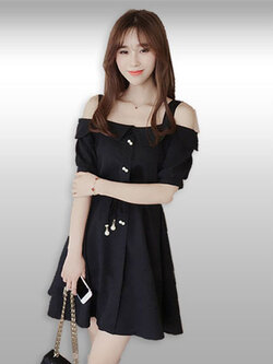 ชุดเดรสแฟชั่น โชว์ไหล่ แขนสั้น แต่งมุก-สีดำ รหัส 1375