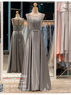 รหัส ชุดราตรีคนอ้วน : PFL030 ชุดราตรียาวสีเทา ตกแต่งลูกไม้และกริตเตอร์อย่างสวยงาม ชุดไปงานแต่งผ้าซาติน ชุดแซกซีทรูช่วงหน้าอกและด้านหลังพร้อมส่ง ใส่เป็นชุดเดรสออกงานสวยมากๆ ค่ะ