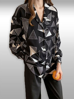 เสื้อแฟชั่นสีดำลายเรขาคณิตสไตล์เก๋ รหัส2198