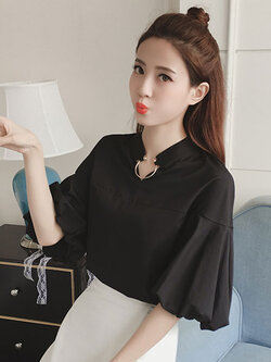 เสื้อแฟชั่นคอวี แขนดีไซน์พองๆ ใส่ห่วงคอเสื้อสุดเก๋ รหัส 1595-สีดำ