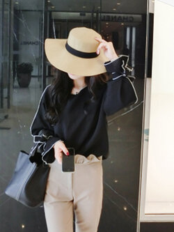 เสื้อแฟชั่นผู้หญิงแต่งสายผูกโบว์ที่ข้อมือเก๋ๆ สไตล์เกาหลี รหัส 1818-สีดำ