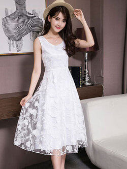 ชุดเดรสแฟชั่นแขนกุดแต่งลูกไม้สวยหวานรหัส1900