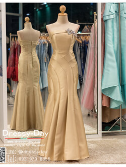 รหัส ชุดไปงานแต่งงาน : PFL026 ชุดราตรียาว สีทอง ผ้าไหม เกาะอกปักคริสตอล กระโปรงหางปลา สวยหรูสง่ามาก ใส่ไปงานแต่งงานกลางคืน งานกาล่าดินเนอร์ ชุดงานเลี้ยง ชุดพิธีกร งานพรอม งานบายเนียร์ งานเดินพรหมแดง ถ่ายพรีเวดดิ้ง