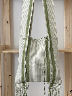 กระเป๋าย่าม ขายย่ามราคาถูก ย่ามกะเหรี่ยง ย่ามชาวเขา ขายย่ามชาวเขา กระเป๋าสะพายข้าง กระเป๋าแฮนด์เมด ของฝากญาติผู้ใหญ่ ย่ามพระ ราคาถูก ลดราคาพิเศษ