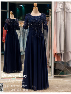 รหัส ชุดราตรี : PFL039 ชุดราตรียาวมีแขนตกแต่งด้วยลูกไม้งานสวย ชุดแซกซีทรูประดับกริตเตอร์อย่างสวยงาม ชุดไปงานแต่งสีน้ำเงินผ้าชีฟอง เรียบหรู เหมาะสำหรับงานแต่งงาน งานกลางคืน กาล่าดินเนอร์ ชุดออกงาน