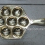 กระทะขนมครกทองเหลือง 7 เต้า 016-KM-B7 Khanom Krok Pan brass There are 7 holes. 016-KM-B7 อุปกรณ์ทำขนม