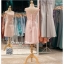 รหัส ชุดไปงานแต่ง : PFS029 ชุดราตรีสั้นสีชมพูตกแต่งลูกไม้ ชุดไปงานแต่งแขนล้ำสวยหรูดูดีด้วยผ้าไหม คาดโบว์ช่วงเอว ใส่ไปงานแต่งกลางวัน ชุดงานเช้า กลางคืน งานเลี้ยง งานรับปริญญา งานพรอม ชุดเพื่อนเจ้าสาว