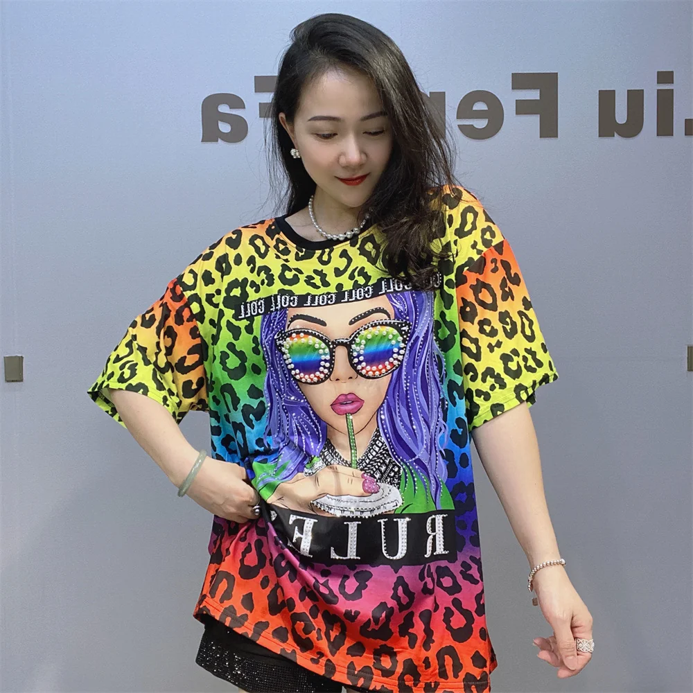 Shirt เสื้อยืดแขนสั้นลายเสือดาวประดับลูกปัดดีไซน์เก๋ไก๋สำหรับฤดูร้อนเนื้อผ้าใส่สบายไม่ร้อนไม่คัน สไตล์เกาหลี ใหม่สุดฮอตสำหรับผู้ชายและผู้หญิง Fashion Leopard Print T Shirts Women Summer Clothes Casual Character Pattern Diamonds Shirt เสื้อยืดแขนสั้นลายเสือดาวประดับลูกปัดดีไซน์เก๋ไก๋สำหรับฤดูร้อนเนื้อผ้าใส่สบายไม่ร้อนไม่คัน สไตล์เกาหลี ใหม่สุดฮอตสำหรับผู้ชายและผู้หญิง Fashion Leopard Print T Shirts Women Summer Clothes Casual Character Pattern Diamonds