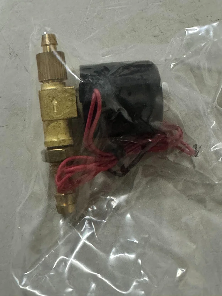 โซลินอยด์วาล์ว ไฟ AC 220 โวลท์ สำหรับเครื่องเชื่อมอาร์กอน Solenoid Valve AC 220V โซลินอยด์วาล์ว ไฟ AC 220 โวลท์ สำหรับเครื่องเชื่อมอาร์กอน Solenoid Valve AC 220V