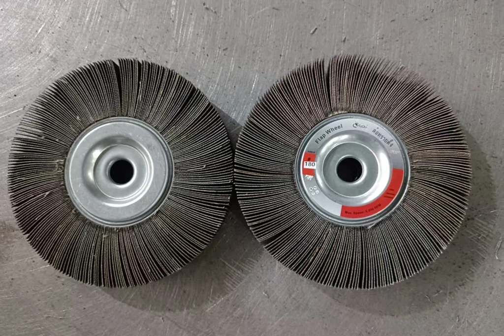 เบอร์#180 ล้อทรายตั้ง ขนาด 6นิ้วหนา1นิ้วรู16มม.ล้อทรายไม่มีแกน FLAP WHEEL 6"X1" HOLE 16MM. GRIT#180 ขัดลบรอยเชื่อม ลบรอยต่อ ขัดเงา ขัดลายบนสเตนเลส โลหะ และลบครีบส่วนเกิน เบอร์#180 ล้อทรายตั้ง ขนาด 6นิ้วหนา1นิ้วรู16มม.ล้อทรายไม่มีแกน FLAP WHEEL 6"X1" HOLE 16MM. GRIT#180 ขัดลบรอยเชื่อม ลบรอยต่อ ขัดเงา ขัดลายบนสเตนเลส โลหะ และลบครีบส่วนเกิน