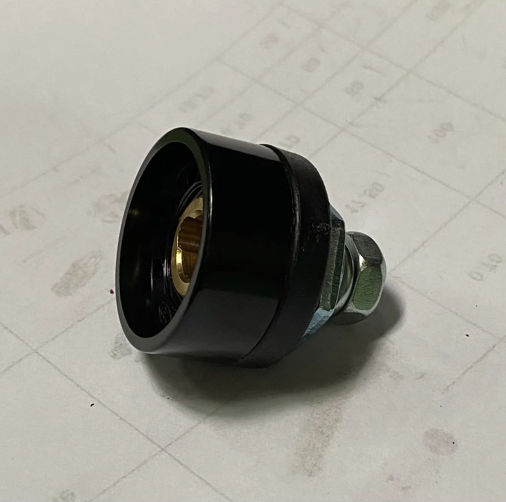 ข้อต่อหน้าตู้แบบยูโรสีดำ ตัวเมีย 10-25 Female socket black อะไหล่ตู้เชื่อม ข้อต่อหน้าตู้แบบยูโร สามารถใช้กับตู้เชื่อมทุกยี่ห้อ Mounting plate : Metal plate, Insulating pkat, Can apply to the same series plugs.