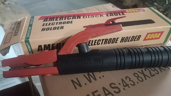 คีมจับลวดเชื่อมไฟฟ้า 800แอมป์ แบบอเมริกัน Electrode holder 800A American type ดัชนียะ สหภัณฑ์ image 3 คีมจับลวดเชื่อมไฟฟ้า 800แอมป์ แบบอเมริกัน Electrode holder 800A American type ดัชนียะ สหภัณฑ์ image 3