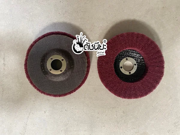 จานขัดใยสังเคราะห์สีแดง 4นิ้ว มีฝาหลัง NON WOVEN FLAP DISC 100x16MM.RED ขัดสนิม ลบรอยเชื่อม ลบครีบ ลบคม ขัดทำความสะอาด ขัดตกแต่งผิว ดัชนียะ สหภัณฑ์ image 3