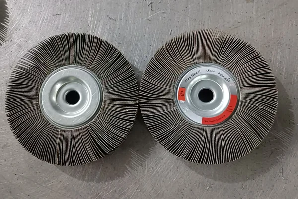 เบอร์#120 ล้อทรายตั้ง ขนาด 6นิ้วหนา1นิ้วรู16มม..ล้อทรายไม่มีแกน FLAP WHEEL 6"X1" HOLE 16MM. GRIT#120 ขัดลบรอยเชื่อม ลบรอยต่อ ขัดเงา ขัดลายบนสเตนเลส โลหะ และลบครีบส่วนเกิน ดัชนียะสหภัณฑ์ image 3