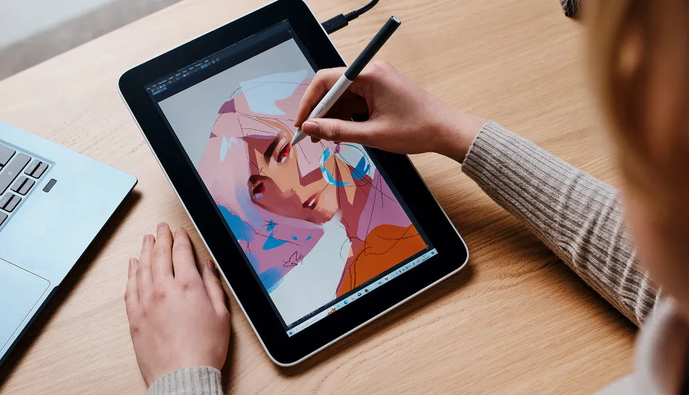 Wacom One 12 / 13 Touch เม้าส์ปากกา พร้อมหน้าจอสำหรับวาดภาพกราฟิก เชื่อมต่อได้ทั้ง Android , Mac, Windows และ Chromebook