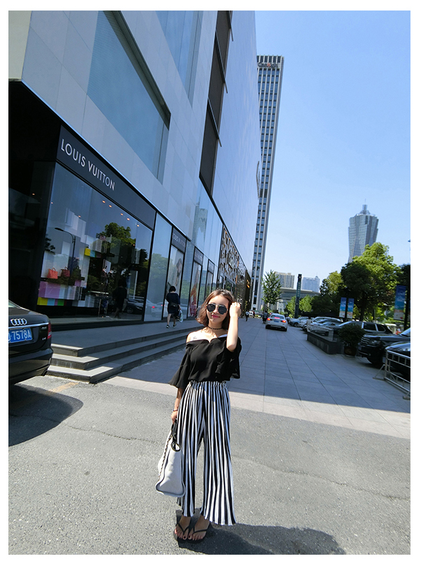 เสื้อแฟชั่นสายเดี่ยว โชว์ไหล่ ใส่สบายๆ เนื้อผ้าชีฟองขนเป็ดพริ้วๆ ใส่หลวมๆ แขนระบาย(ตามแบบ)ปิดข้อศอก ใส่เที่ยวสวยเก๋ หรือออกงานไหนๆก็น่ารักสไตล์เกาหลี